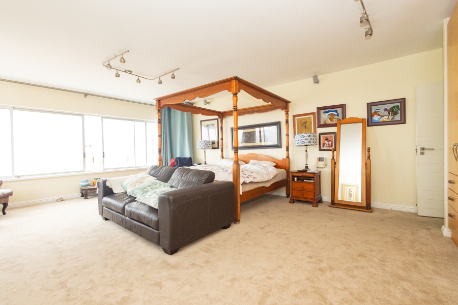 6 Bedroom Property for Sale in Bloubergstrand Western Cape